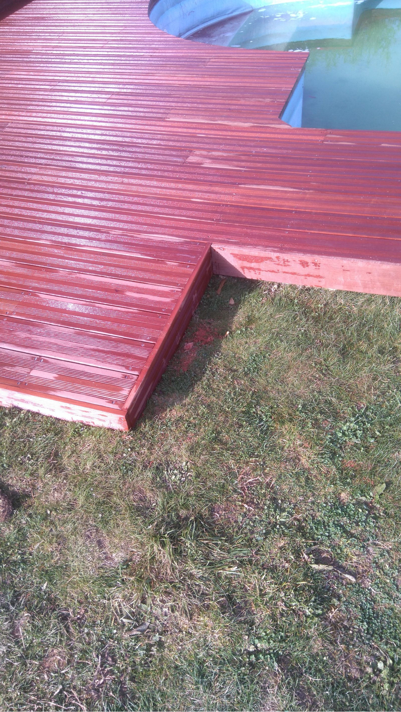 Terrasse bois autour de piscine